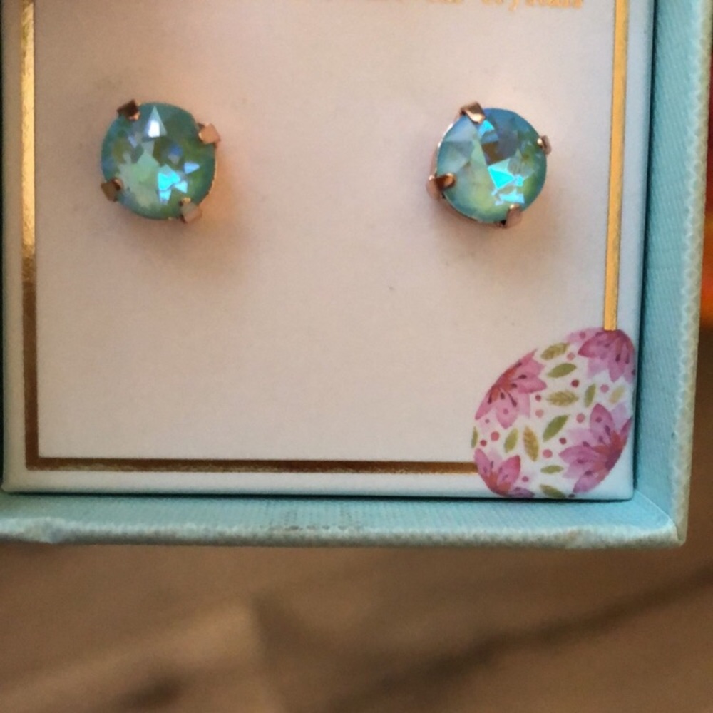 Gorgeous Aquamarine AB Crystal Earrings - Picture 8 of 9